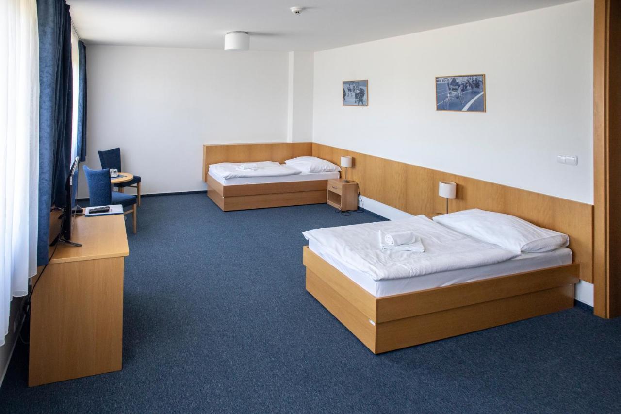 Hotel Puls Ostrava Luaran gambar